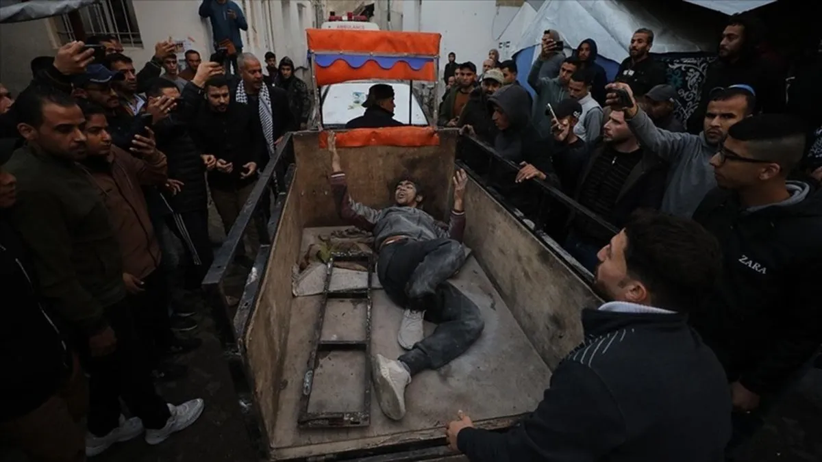 Katil İsrail ordusu, Gazze Şeridi’nde iki eve hava saldırısı düzenledi: 4 ölü