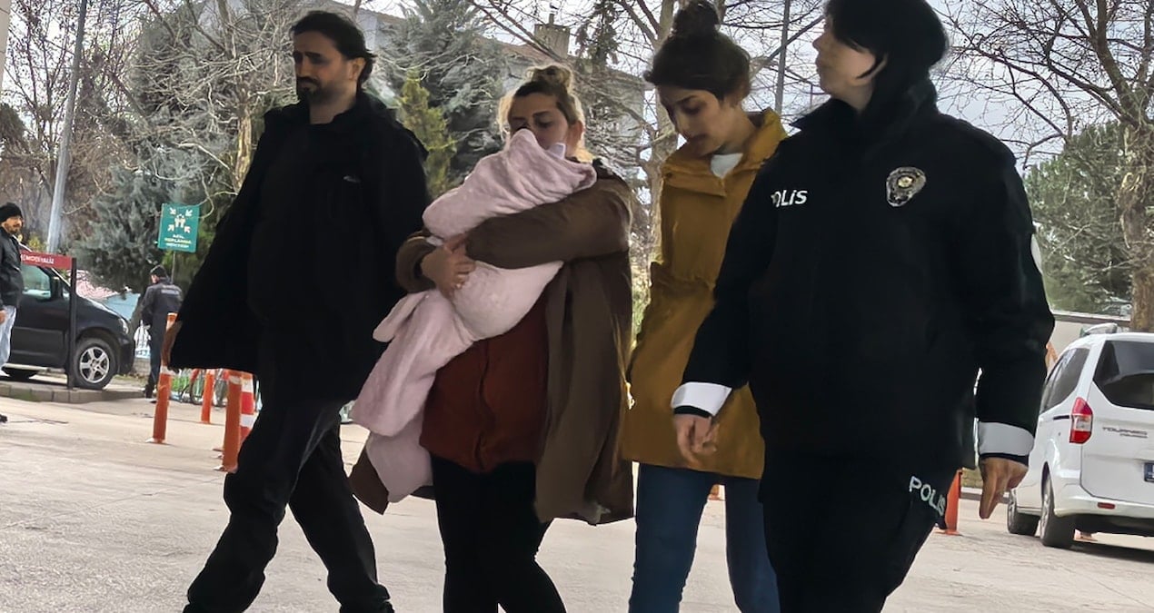 Kucağında bebekle hırsızlık yaptı