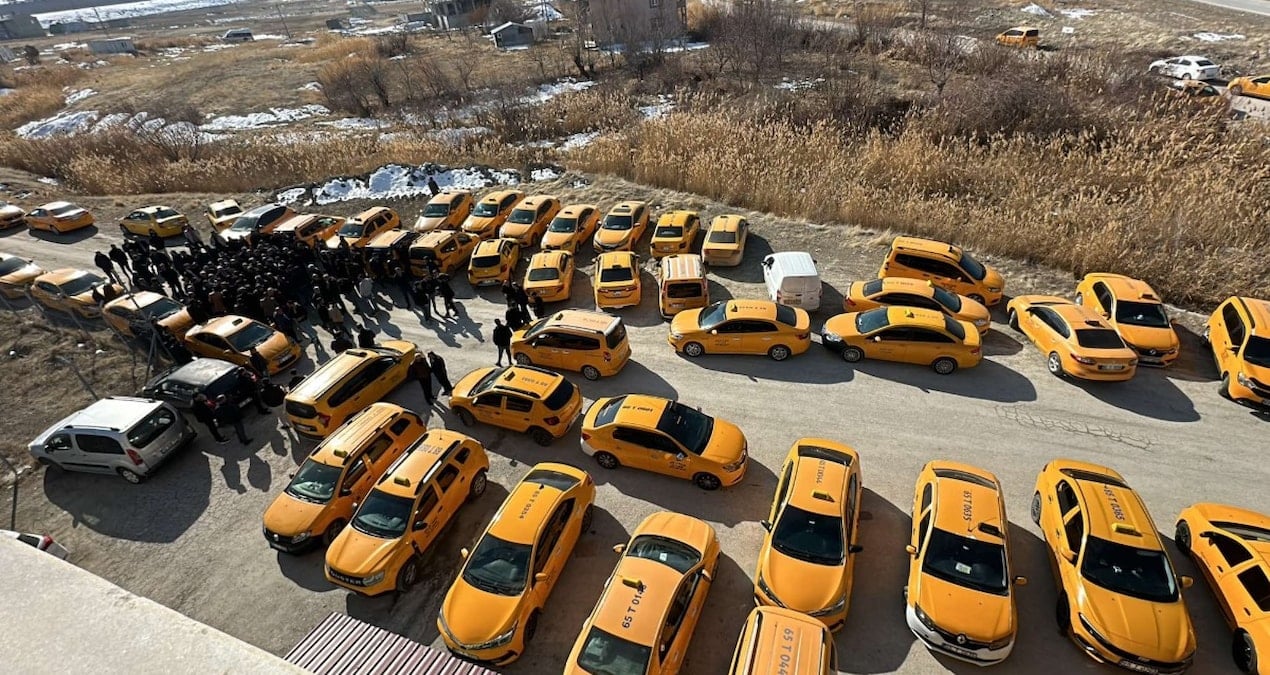 Vanlı taksiciler kontak kapattı…