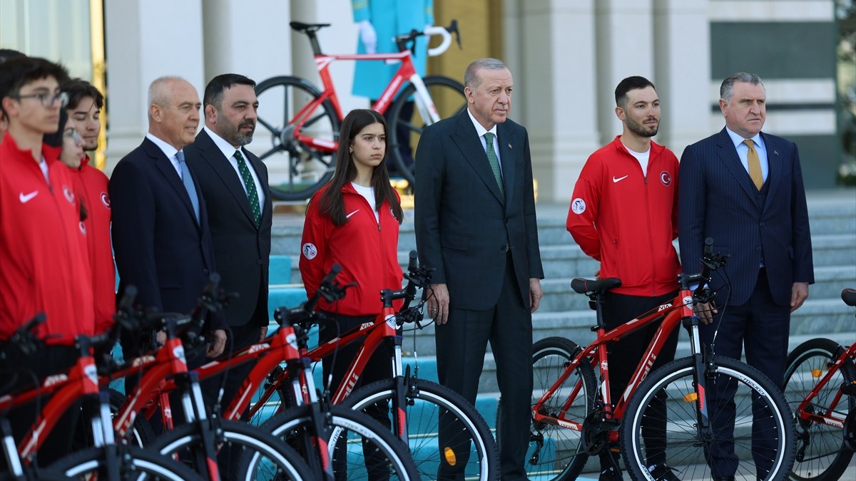 Cumhurbaşkanı Erdoğan, 60. Cumhurbaşkanlığı Türkiye Bisiklet Turu tanıtımına katıldı